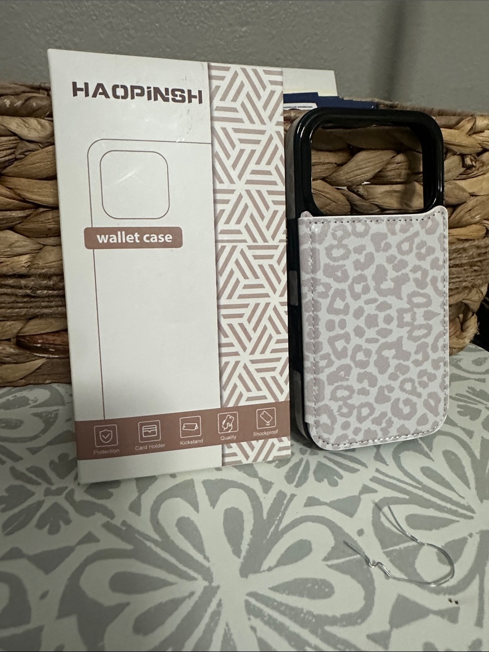White and Blush Pink Leopard Wallet Case for iPhone 17 Pro NWT